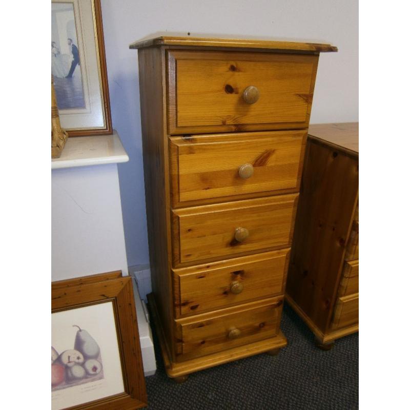 Lovely quality and condition, tall pine Wellington chest of 5 drawers