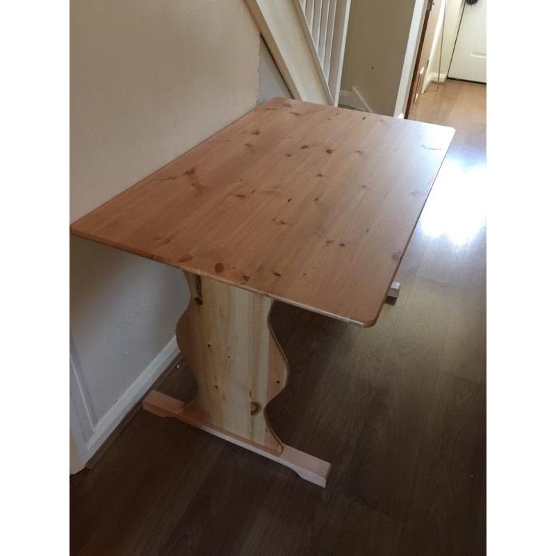 Pine table brand new