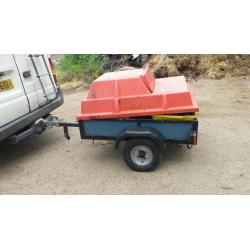 Small camping trailer with lid