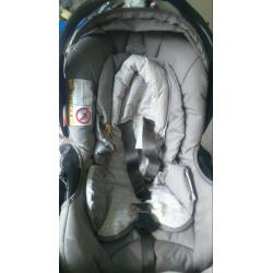 Complete graco bear and friends travel system with car base