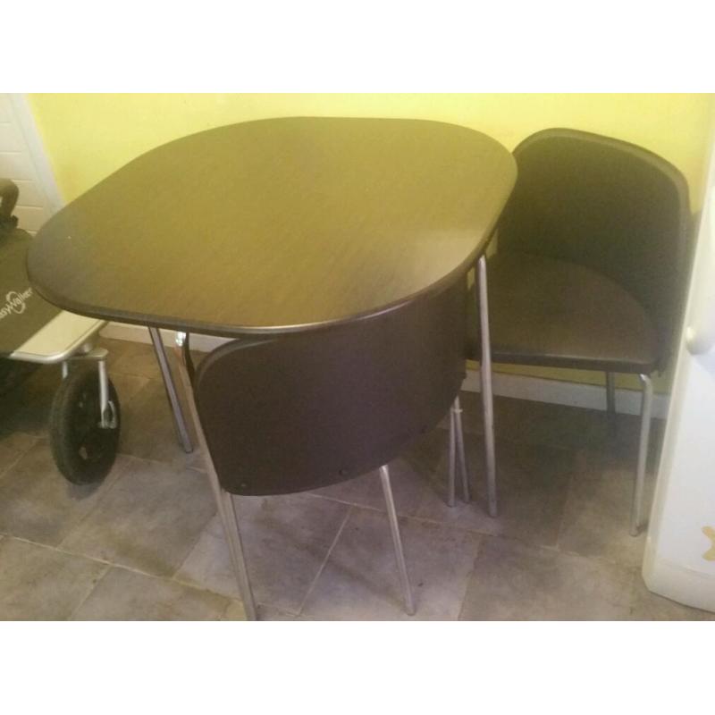 Space safer Table and x4 leather chairs