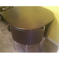 Space safer Table and x4 leather chairs