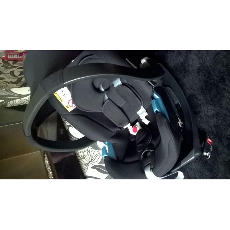 Mamas & Papas car seat and iso fix base