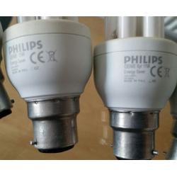 11w energy saving bulbs Philips Genie bayonet cap. 4 pieces. All in working condition.