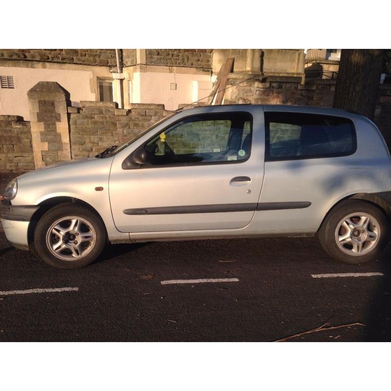 Renault Clio - Very economical, 6 months MOT