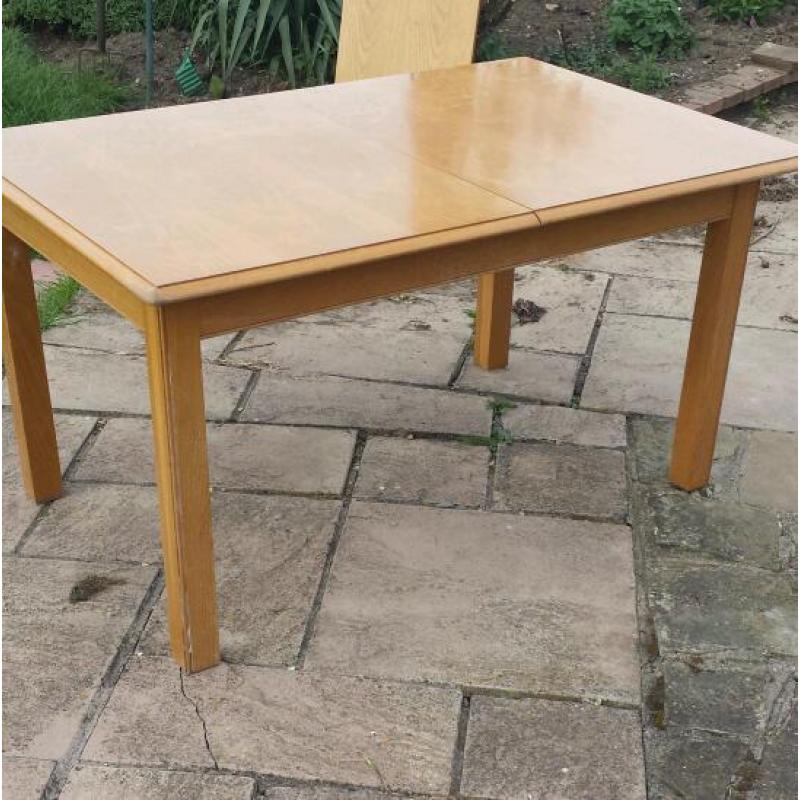 Pine extendable dining table