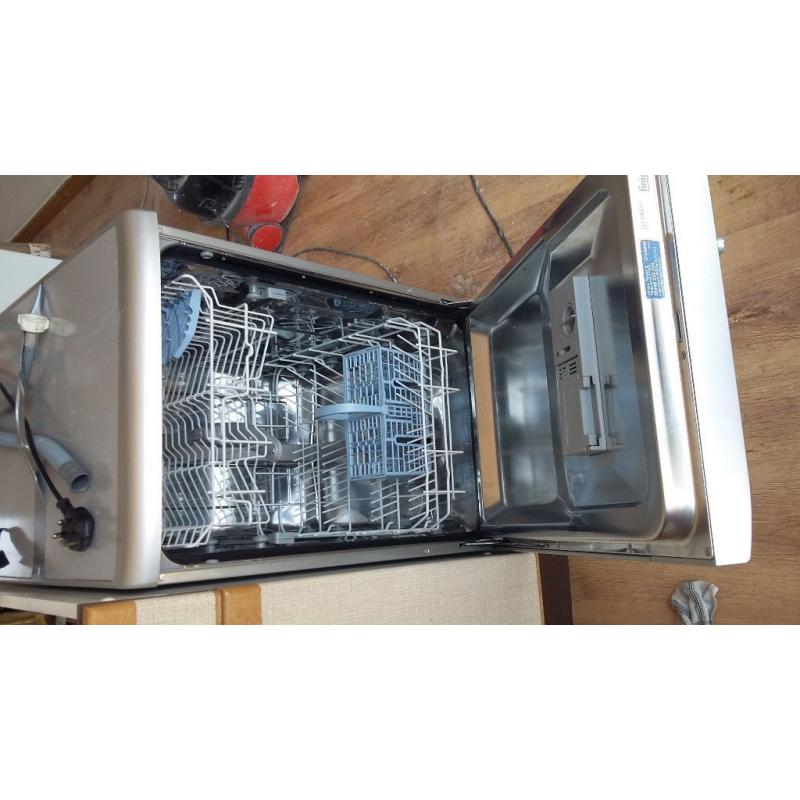 Indisit slimline dishwasher