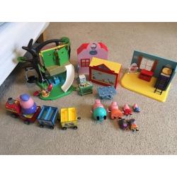 Large Peppa Pig set with characters