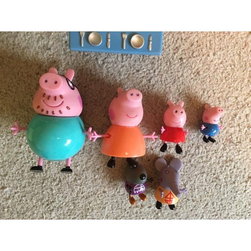 Large Peppa Pig set with characters