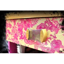 Retro-Chic bedside unit in fuchsia and gold