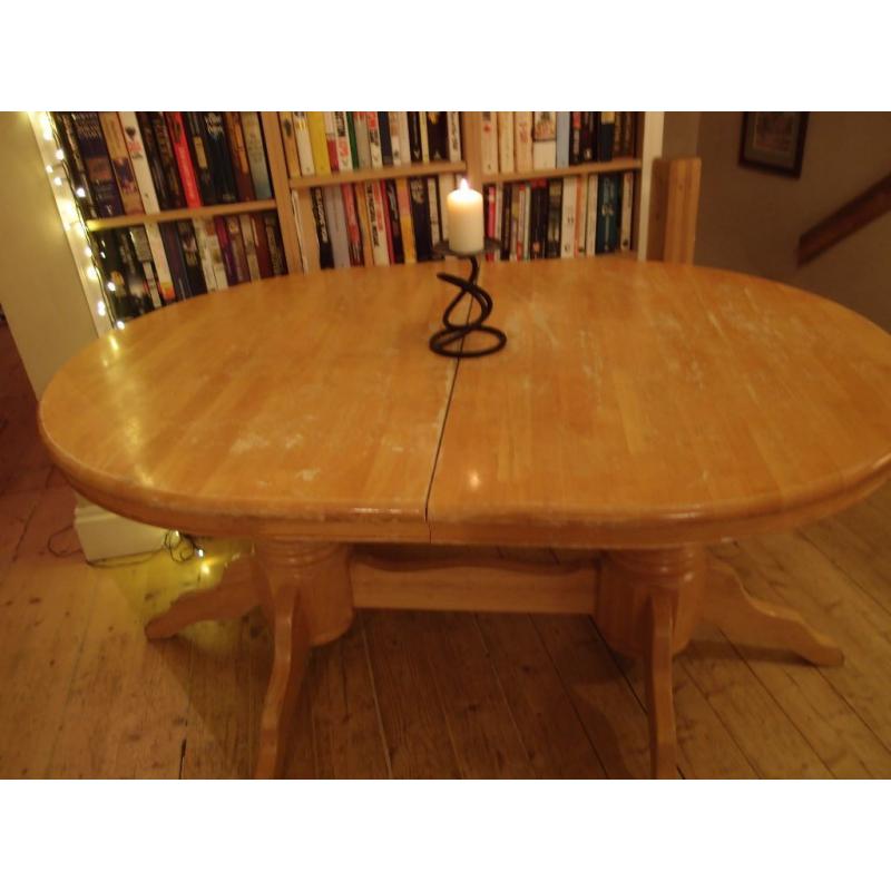 Solid pine extendable dining table (will deliver in edinburgh area)