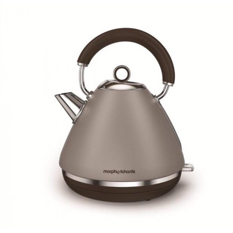 NEW BOXED Special Edition Accents Traditional Kettle in Pebble