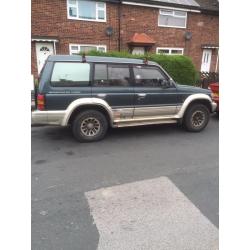 Mitsubishi pajero 2.5