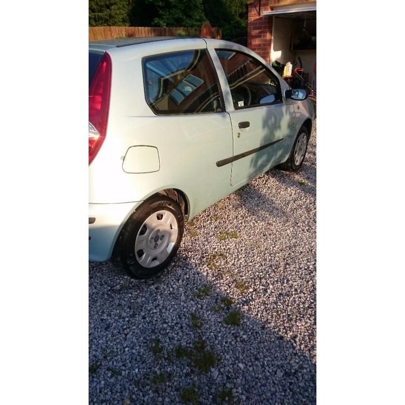 *Fiat Punto 04 Reg, Ideal first car*