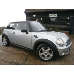 0656 MINI MINI 1.6 COOPER 120 BHP CHILLI PACK SILVER BLACK ROOF 1/2 LEATHER TRIM