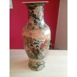 BEAUTIFUL LARGE VASE WITH JAPANESE SCENES