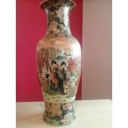 BEAUTIFUL LARGE VASE WITH JAPANESE SCENES