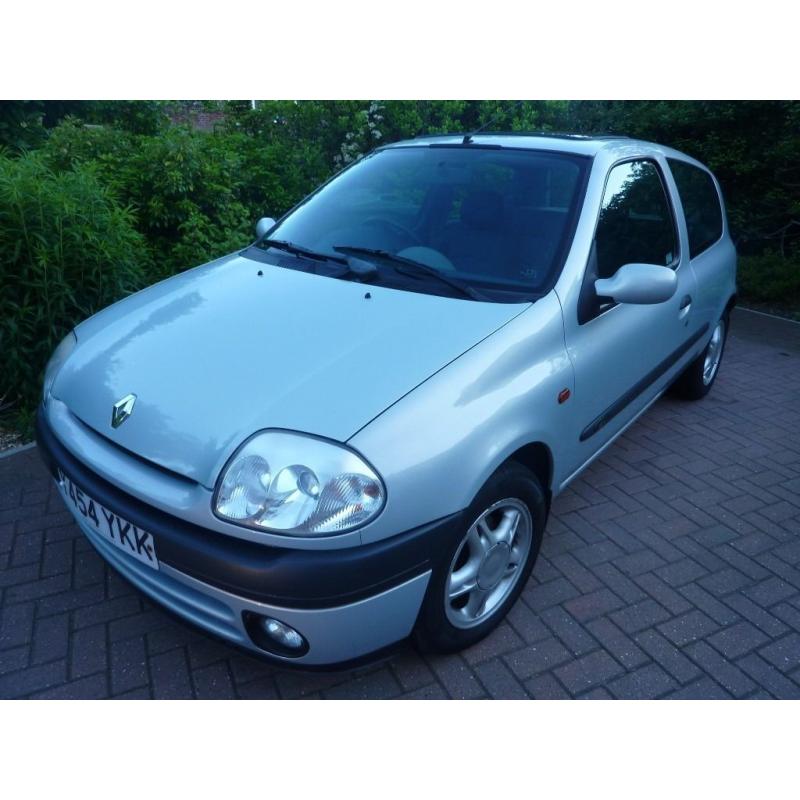 RENAULT CLIO 1.2 SPORT 16V, MINT CONDITION FOR YEAR, SEE PICTURES, MOT UNTIL 29 MARCH 2017