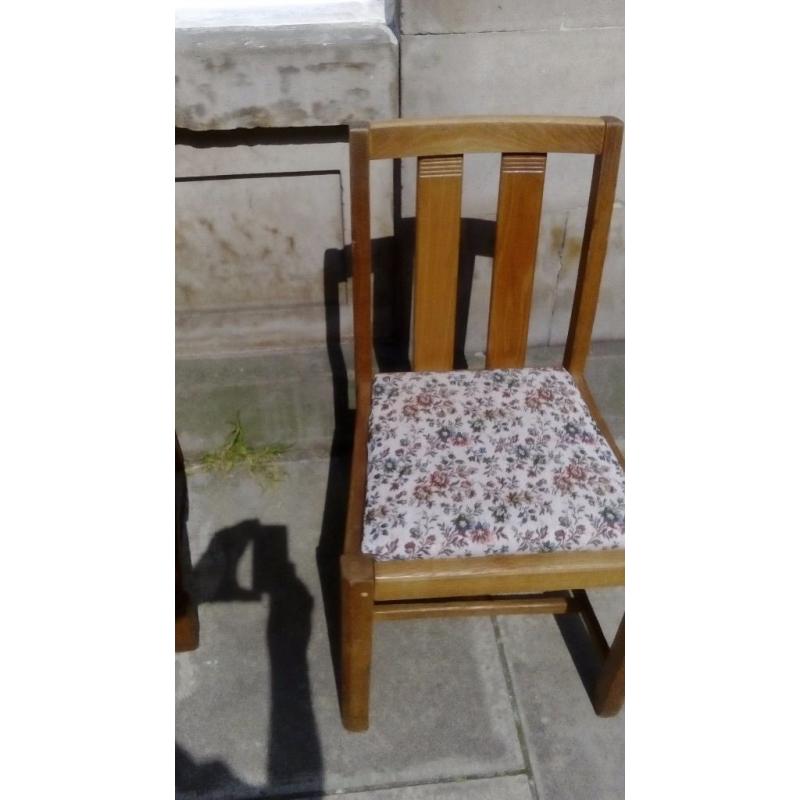 Four lovely Oak Dining Chairs, very attractive and in good condition, medium oak finish