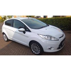 FORD FIESTA TITANIUM 1.4 TDCI 5 DOOR HATCHBACK TOP OF THE RANGE LOVELY CAR