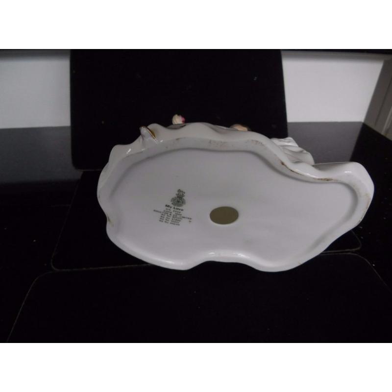 ROYAL DOULTON PORCELAIN FIGUE