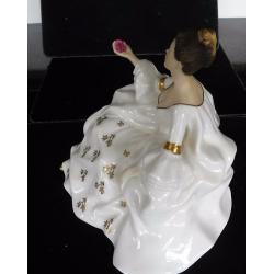 ROYAL DOULTON PORCELAIN FIGUE