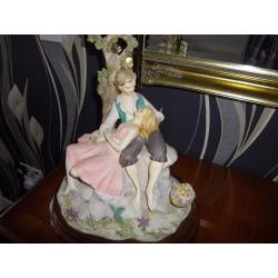 'A BEAUTIFUL LARGE FIGURINE TABLE LAMP' - ( THE LOVERS)