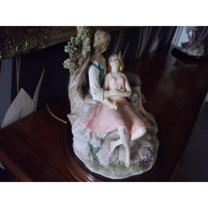 'A BEAUTIFUL LARGE FIGURINE TABLE LAMP' - ( THE LOVERS)