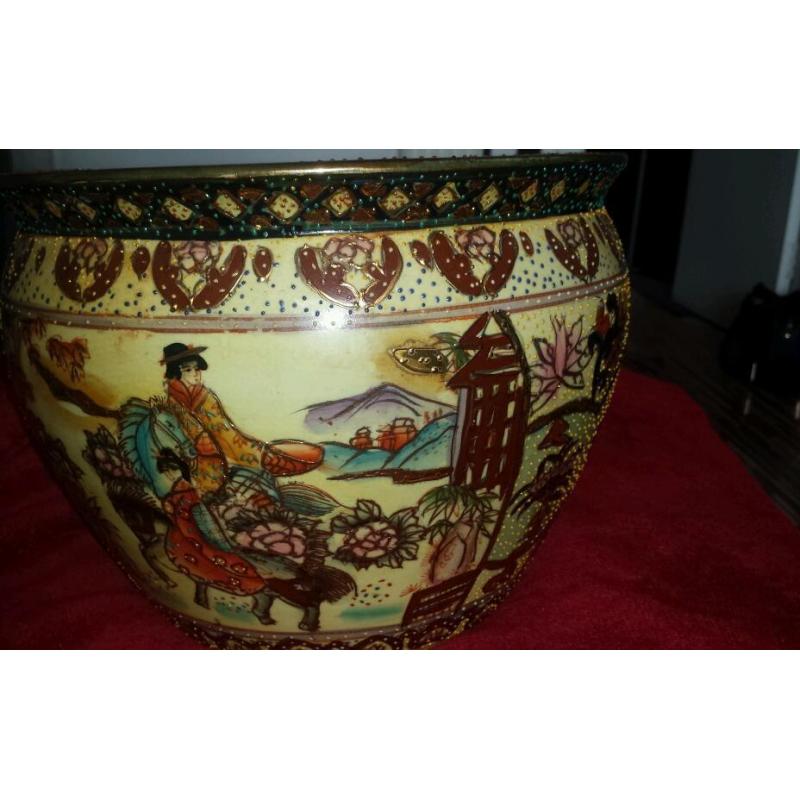 Stunning hand painted Chinese large bowl