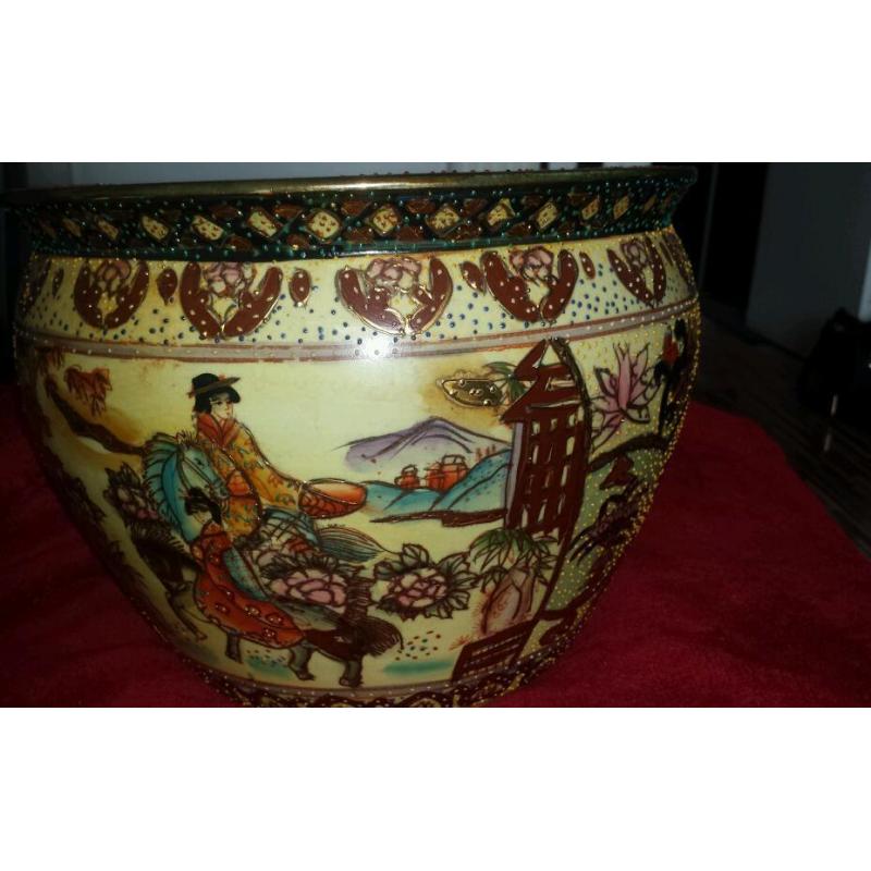 Stunning hand painted Chinese large bowl