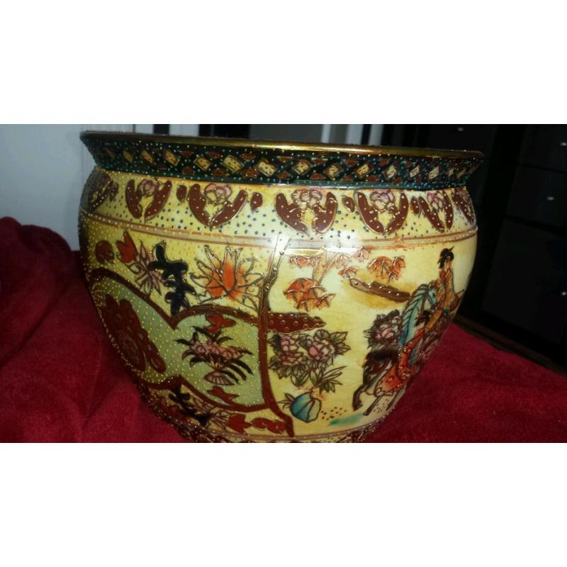 Stunning hand painted Chinese large bowl