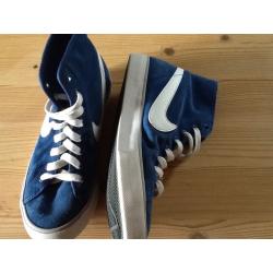 Boys high top Nike trainers size 5