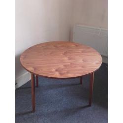 Folding circular table - very good condition