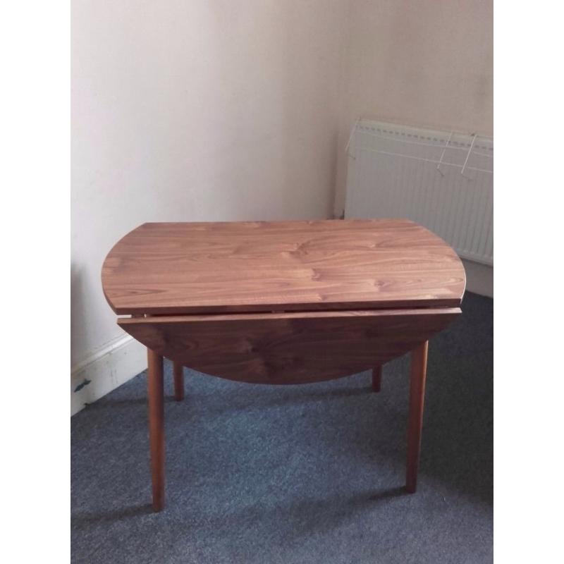 Folding circular table - very good condition