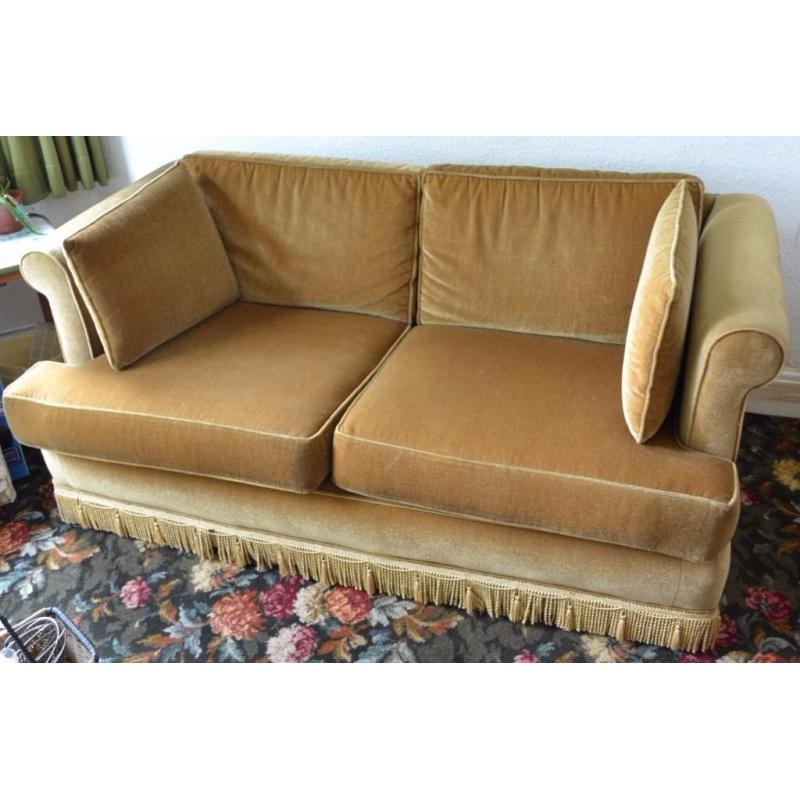 2 SEATER RETRO VINTAGE SOFA SETTEE - URGENT SALE MUST BE GONE BY FRIDAY