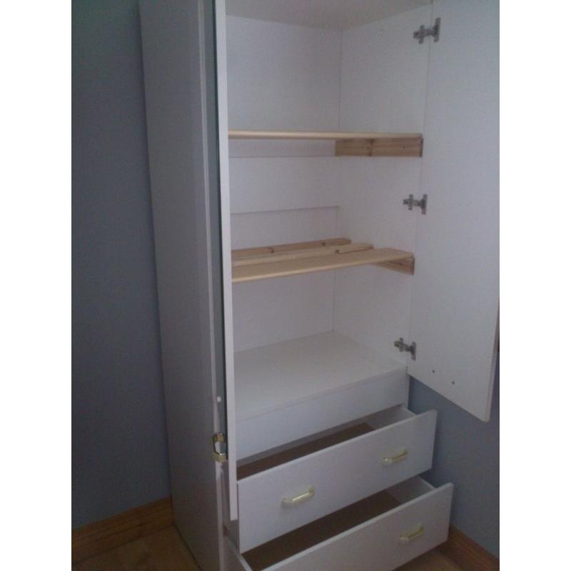 WHITE SET OF FURNITURE (DOUBLE WARDROBE & BEDSIDE CABINET)