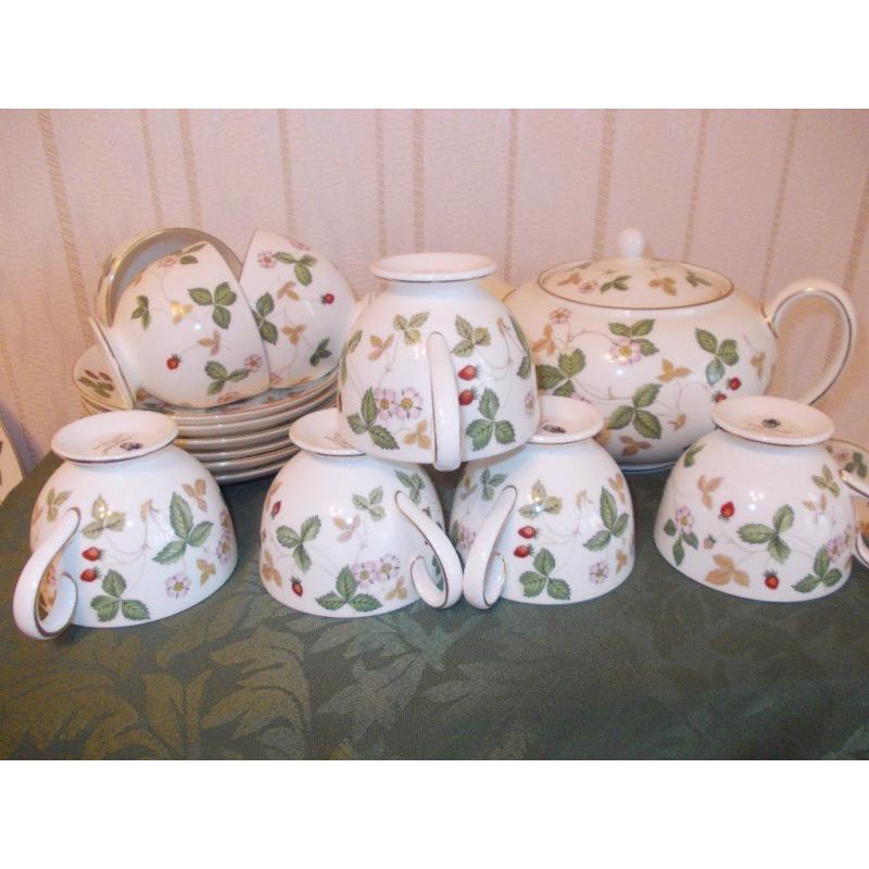 Wedgwood Wild Strawberry Collection