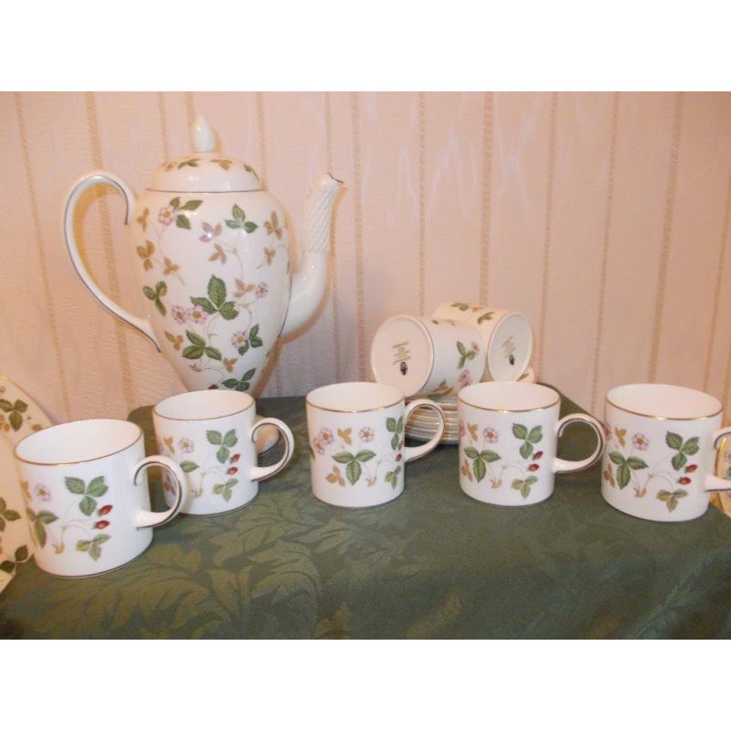 Wedgwood Wild Strawberry Collection