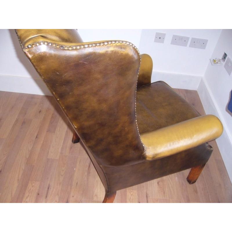 PEGASUS GOLDEN BROWN /GREEN LEATHER QUEEN ANNE WING BACK FIRESIDE CHAIR CHESTERFIELD VINTAGE QUALITY