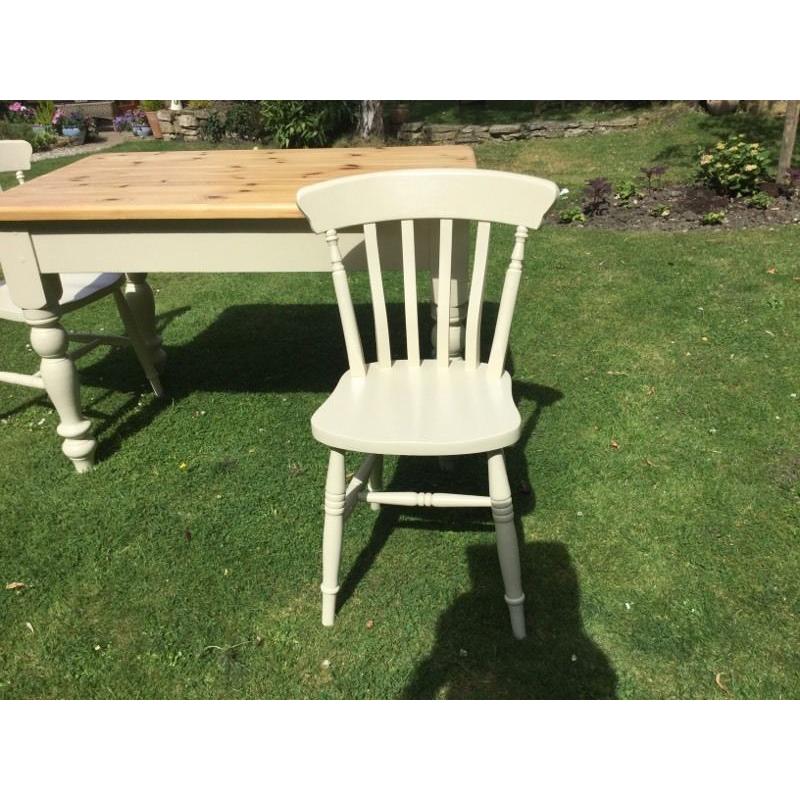 Beautiful Pine Table with 2 Chairs