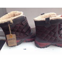 Mantaray snow/rain boots size 4