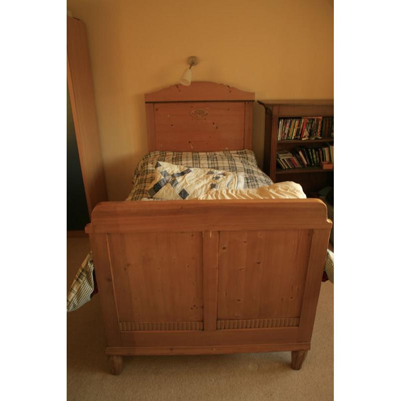 Beautiful Antique Yellow Pine Single Sleigh Bed with Ornate Carving in great condition for its age