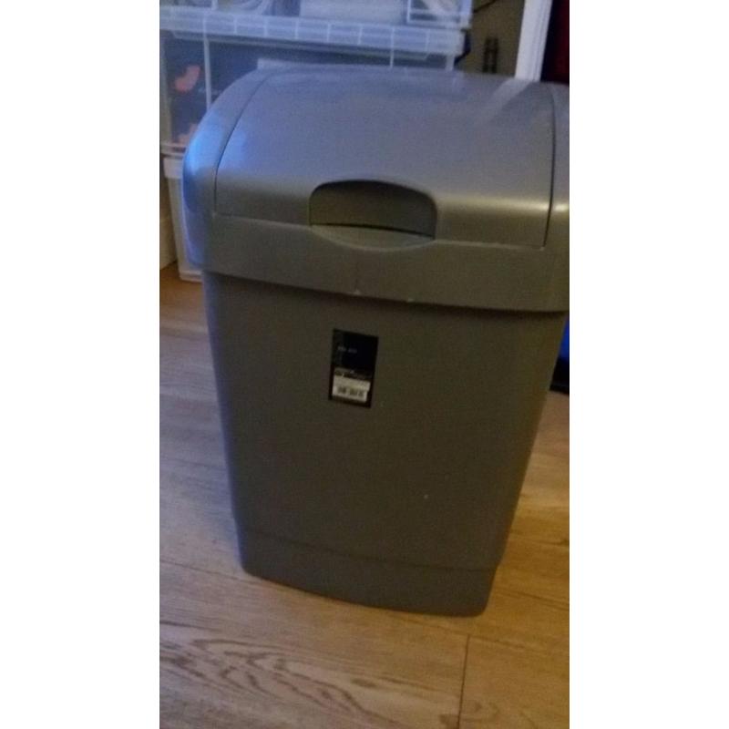 Rubbish bin 40L silver