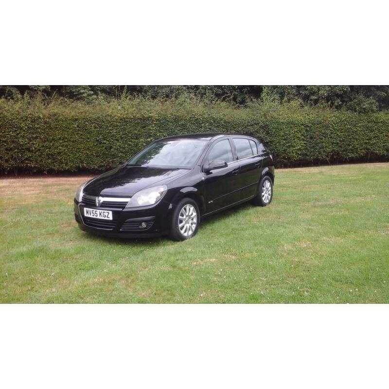 Vauxhall Astra Elite one owner from new 1 years MOT leather interior 4 door