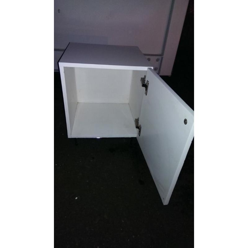 White Gloss Cube Cabinet / Bedside Table