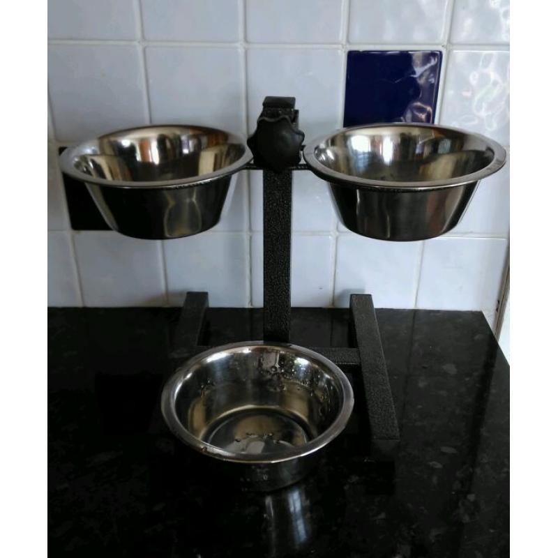 Adjustable height dog bowl set with FREE NEW FRISBY