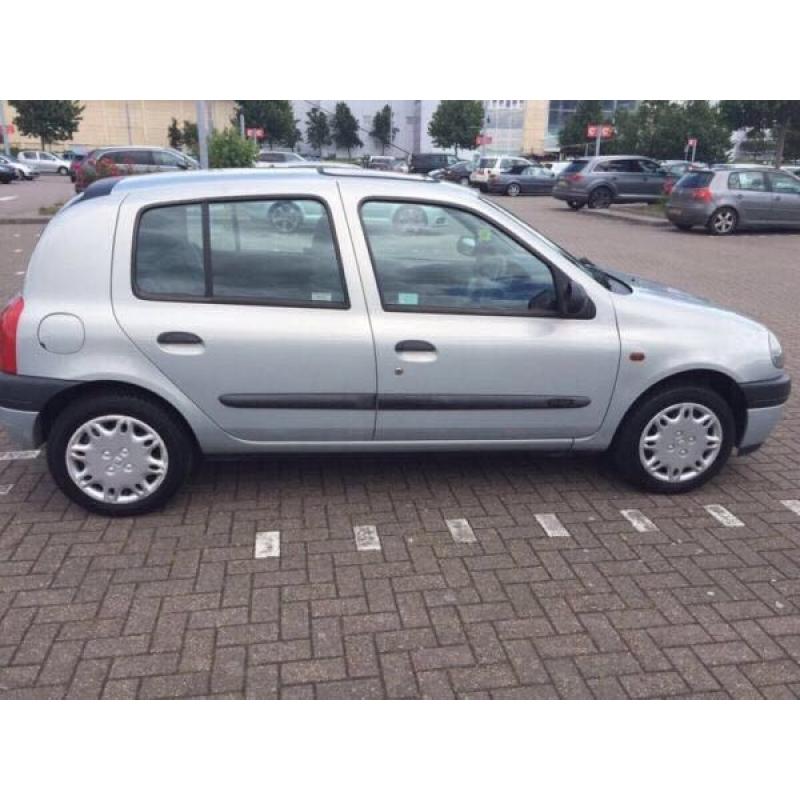 Renault Clio grande 2000 low mileage and MOT till 06/2017