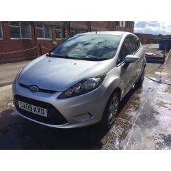 Beautiful Ford Fiesta style 3dr hatchback long MOT ready to go