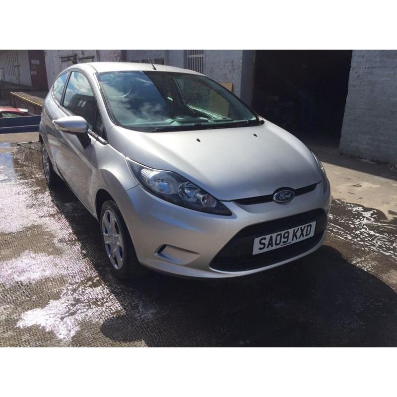 Beautiful Ford Fiesta style 3dr hatchback long MOT ready to go