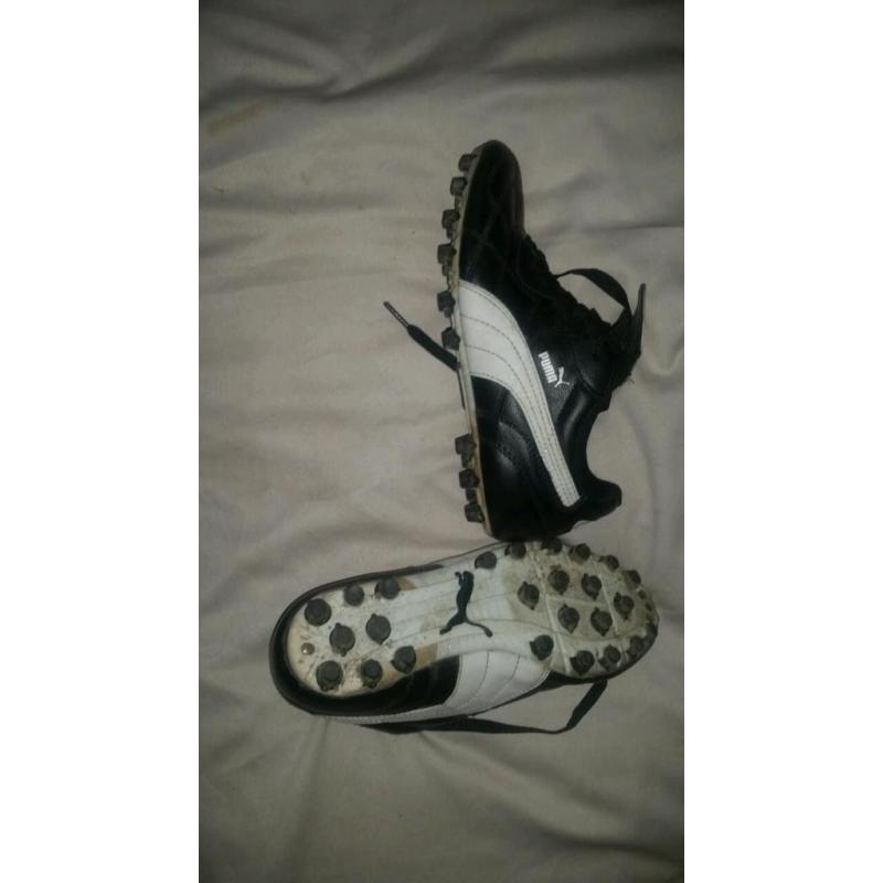 Childrens trainers size 5